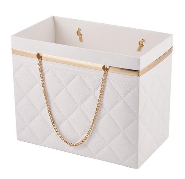 GIFT BOX BIANCO C/CATENA 18*10*14.8CM *1/144* SC/8